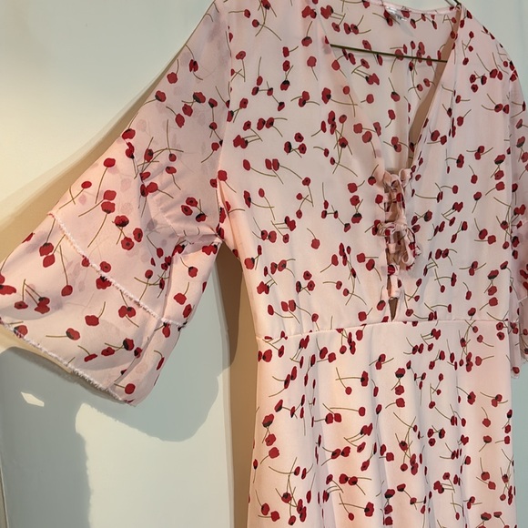 Cute poppy mini dress - tiered bell sleeves - Picture 4 of 4